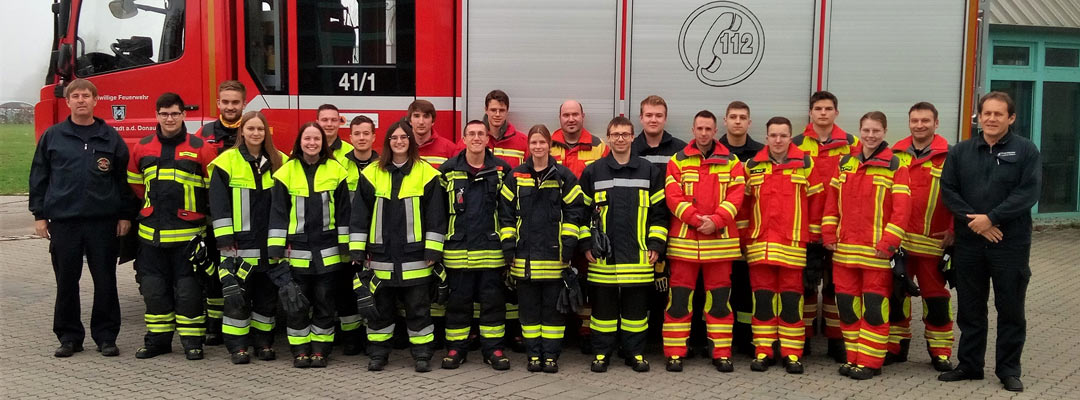Fünf Feuerwehrfrauen und 15 Feuerwehrmänner haben erfolgreich am Atemschutzgeräteträgerlehrgang teilgenommen (Foto: Manfred Albrecht)