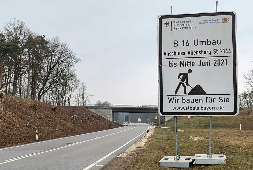 Am Montag starten die Arbeiten an der B 16-Anschlussstelle Abensberg-Gaden. Zunächst wird die Bundestraße provisorisch verbreitert. (Foto: Peter Wolf/Staatliches Bauamt Landshut)