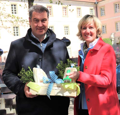 Frischen Abensberger Spargel gab es vergangenes Jahr auch für Bayerns Ministerpräsident Dr. Markus Söder bei seinem Besuch in Weltenburg (Foto: Stefan Scheuerer)