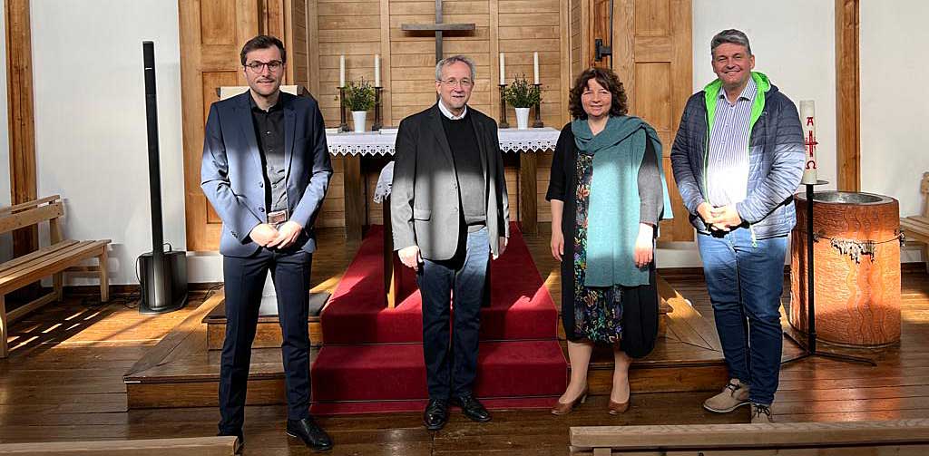 Bürgermeister Peter Forstner, Pfarrer Jörg Gemkow, Ruth Müller, MdL und Johannes Schätzl, MdB (Foto: Christian Freund)