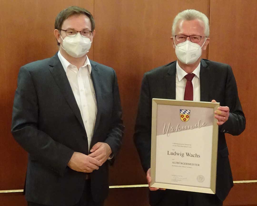 Ludwig Wachs mit der von Ersten Bürgermeister Dr. Benedikt Grünewald überreichten Ernennungsurkunde (Foto: Andreas Schambeck)