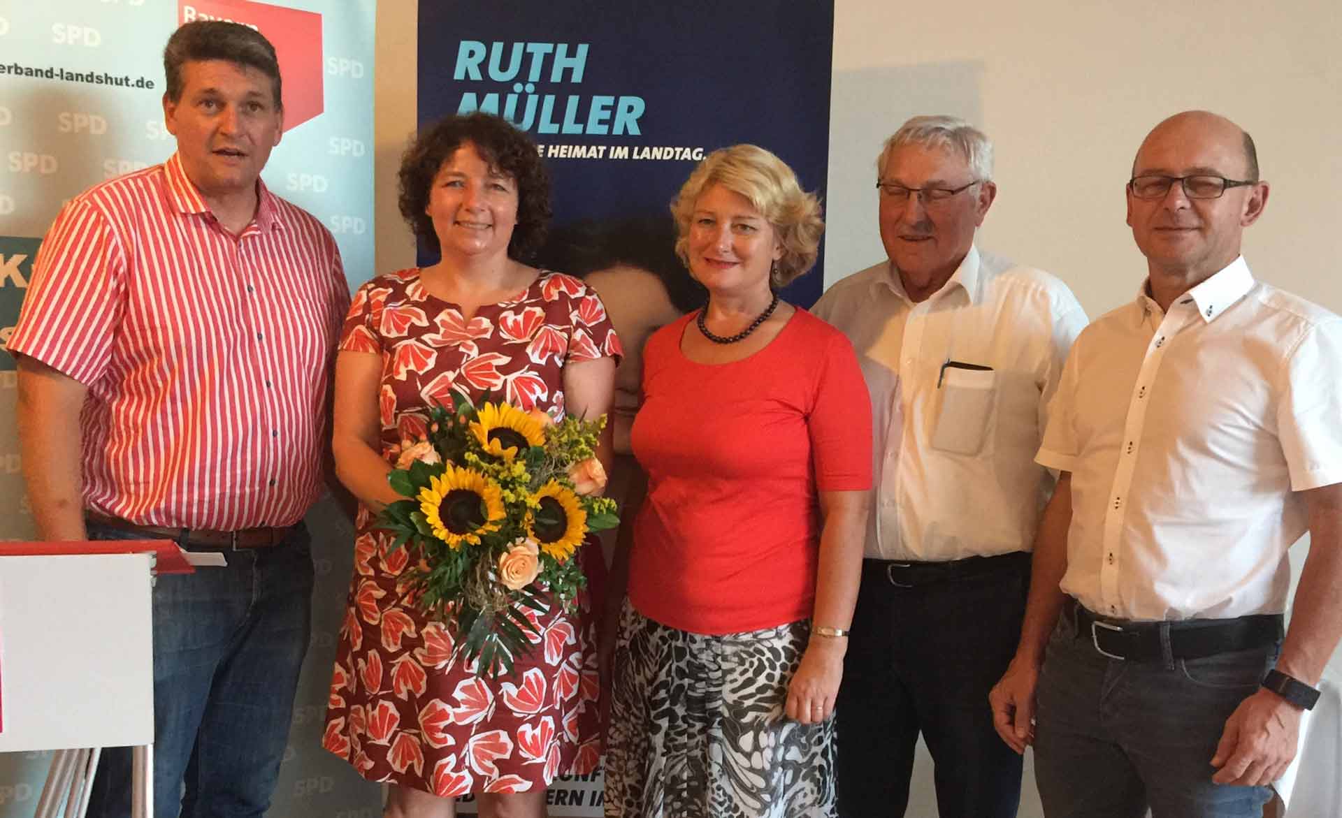 v.l. Peter Forstner, Ruth Mueller, Rita Hagl Kehl, Gerhard Babl und Sebastian Hutzenthaler (Foto: SPD Kreis Landshut)