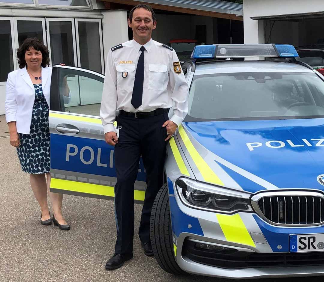 Landtagsabgeordnete Ruth Müller und Erster Polizeihauptkommissar Martin Wuchterl (Foto: Julia Nützl/Polizeiinspektion Mainburg)