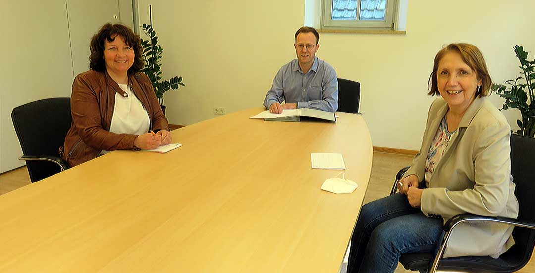 v.l.: SPD-Landtagsabgeordnete Ruth Müller, Florian Hölzl -Bürgermeister von Pfeffenhausen -, sowie Anette Karl - (Foto: Markt Pfeffenhausen)