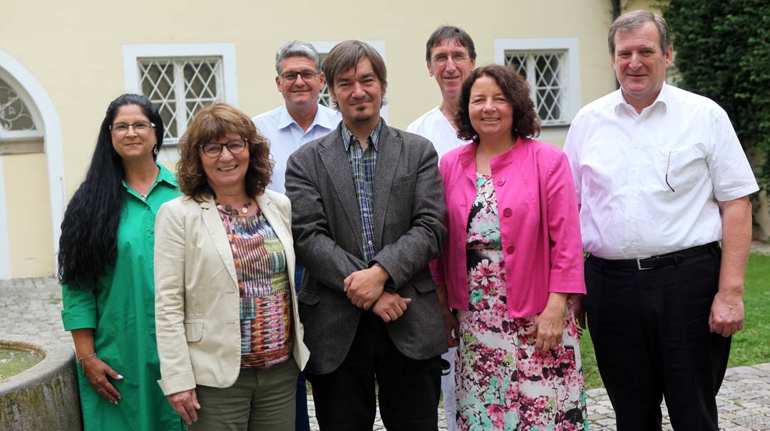 Die Besuchergruppe mit den Vertretern der Lakumed-Klinik Rottenburg (Foto: Thomas Gärtner)
