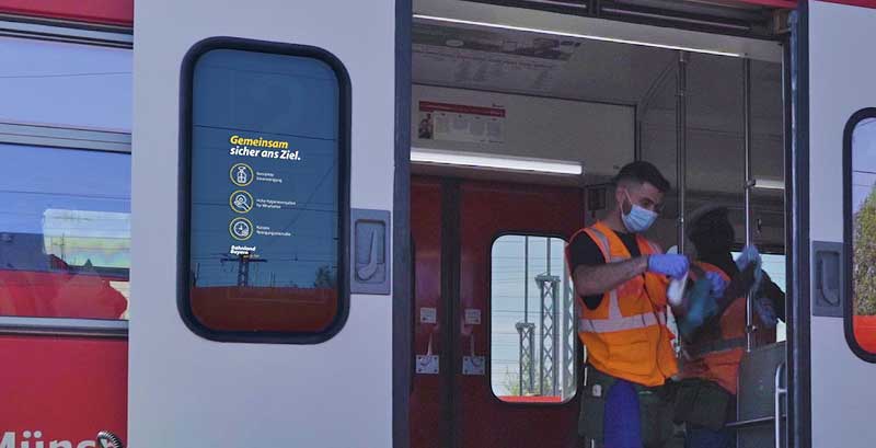 Mit Scheibenaufklerbern an den Zügen und Bussen wird auf die Kampagne hingewiesen (Foto: Bayerische Eisenbahngesellschaft (BEG))