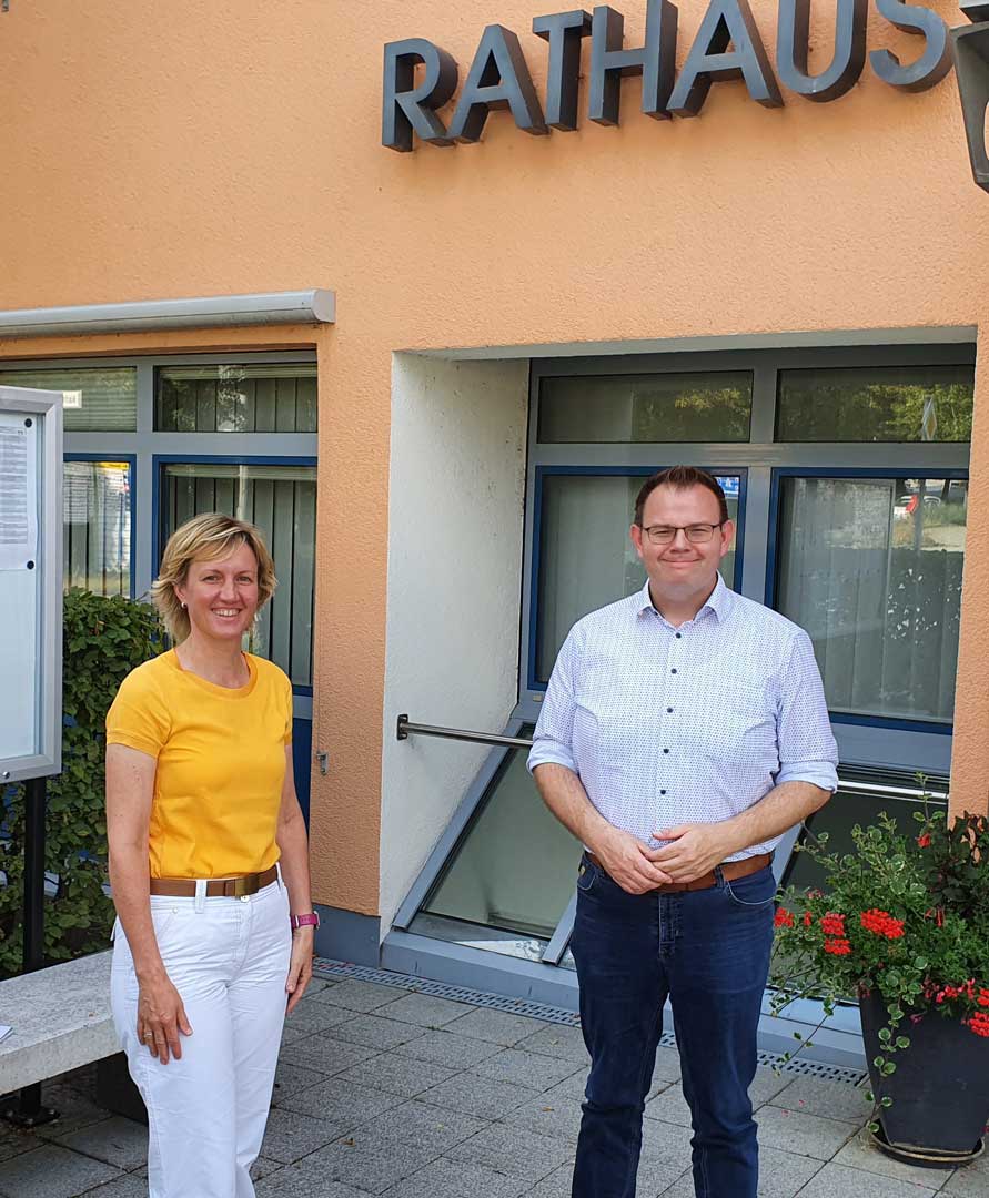 Die CSU-Landtagsbgeordnete Petra Högl stattete dem Bad Abbacher Rathaus und Bürgermeister Dr. Benedikt Grünewald einen Besuch ab. (Foto: Stefan Scheuerer)