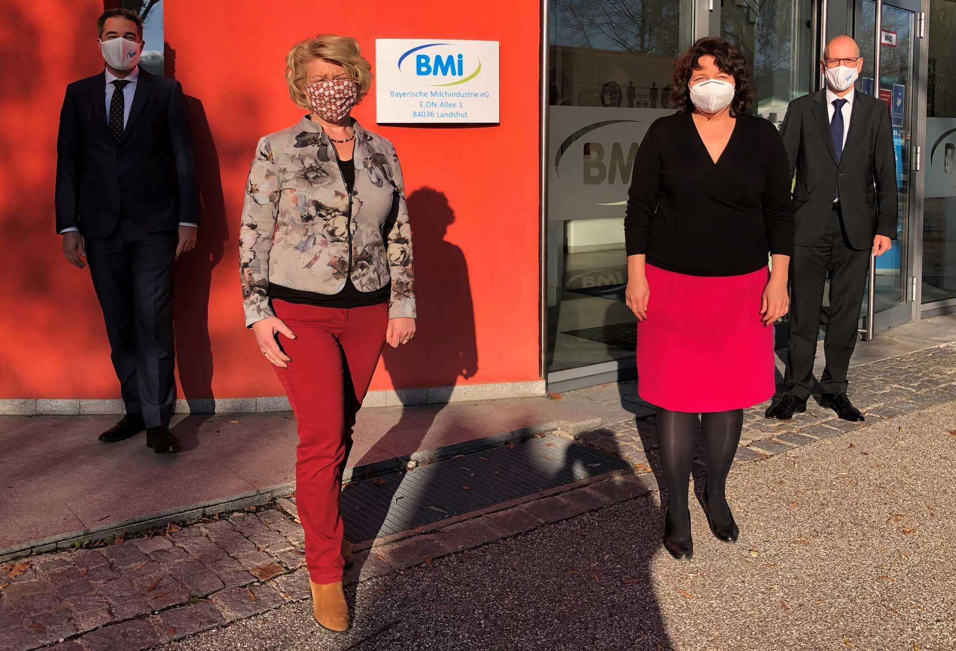 Dr. Thomas Obersojer (BMI-Vorstandsvorsitzender), Rita Hagl-Kehl (MdB), Ruth Müller (MdL), Winfried Meier (Geschäftsführender Vorstand der BMI) (Foto: SPD-Niederbayern)
