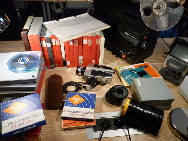 Einige der 8mm Filme Tonbänder und Geräte aus dem Nachlass von Willy Nöthlichs (Foto: Dr. Kulke/Stadt Kelheim)