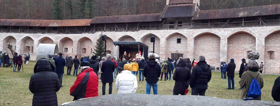 Der Ökumenische Weihnachts-Gottesdienst findet wieder im Prantlgarten statt. -Aufnahme vom Nachmittag - (Foto: Dekanat Landshut)
