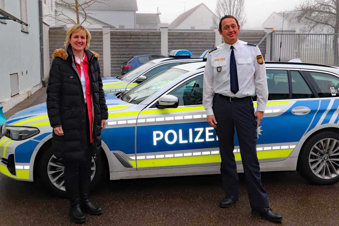 MdL Petra Högl mit dem Dienststellenleiter der Polizeiinspektion Mainburg Martin Wuchterl (Foto: Stefan Scheuerer)