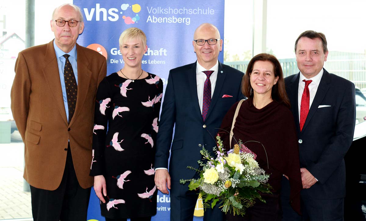 v.l. Prof. Schmid, Kathrin Koller- Ferch, Bürgermeister Dr. Uwe Brandl und das gastgebende Ehepaar Hofmann (Foto: Ingo Knott/Stadt Abensberg)