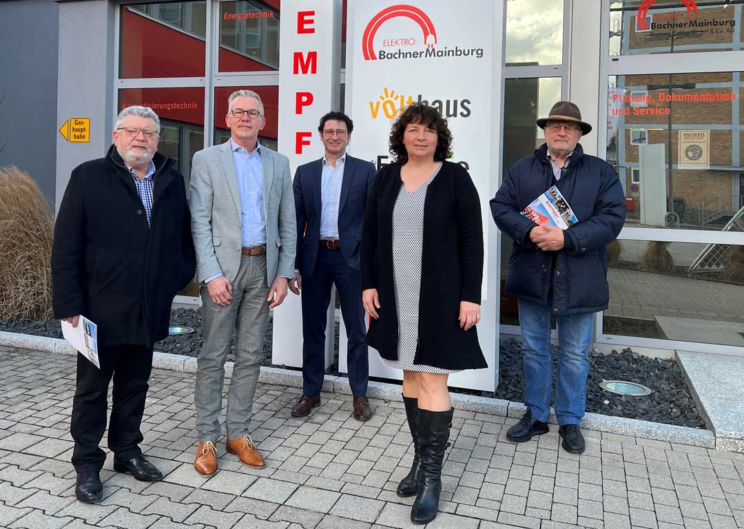 SPD-Landtagsabgeordnete Ruth Müller besuchte mit den SPD-Stadträten von Mainburg, Hans Niedermeier und Edgar Fellner, das Mainburger Elektro-Unternehmen Bachner (Foto: Hannah Sperl)
