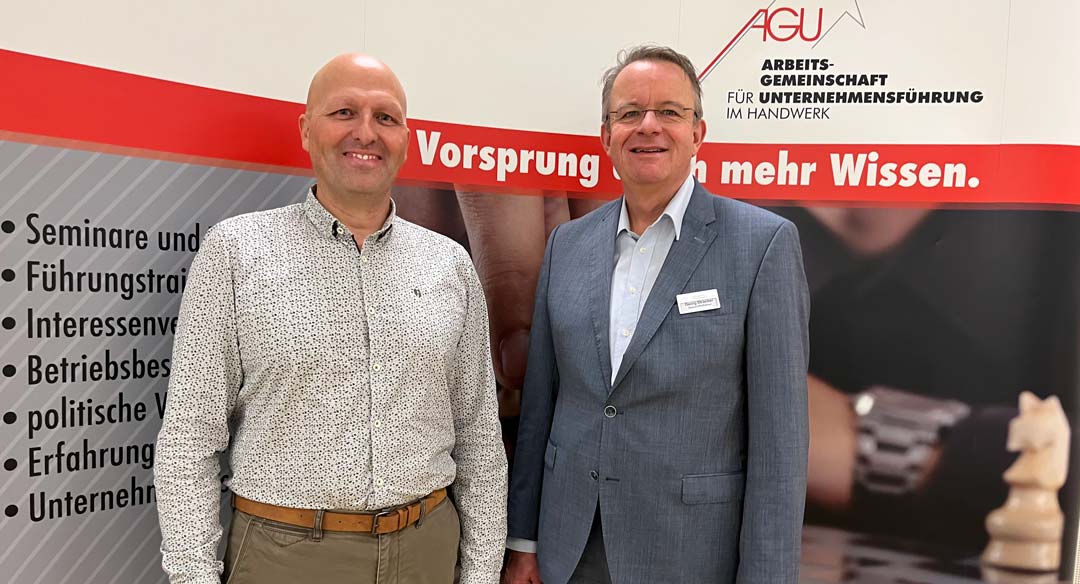 AGU-Geschäftsführer Georg Stracker (re.) organisierte einen Vortragsabend mit dem Mentalcoach Michael Deutschmann (li.).   (Foto: HWK-Sigel)