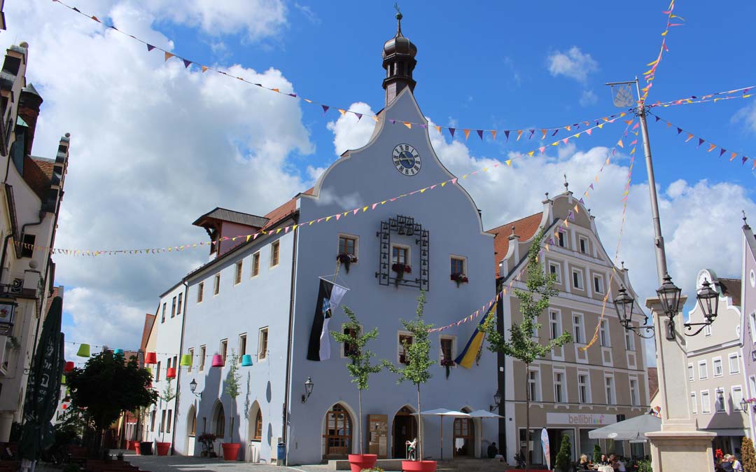 Rathaus von Abensberg am Stadtplatz (Foto: Ingo Knott/Stadt Abensberg)