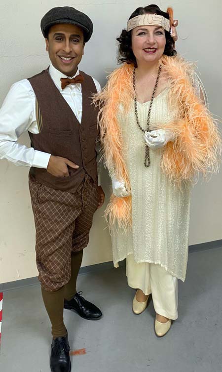 Dr. Nasser Ahmed und Ruth Müller stilecht im outfit der 20-er Jahre des letzten Jahrhunderts gekleidet (Foto: Stefan Brix)