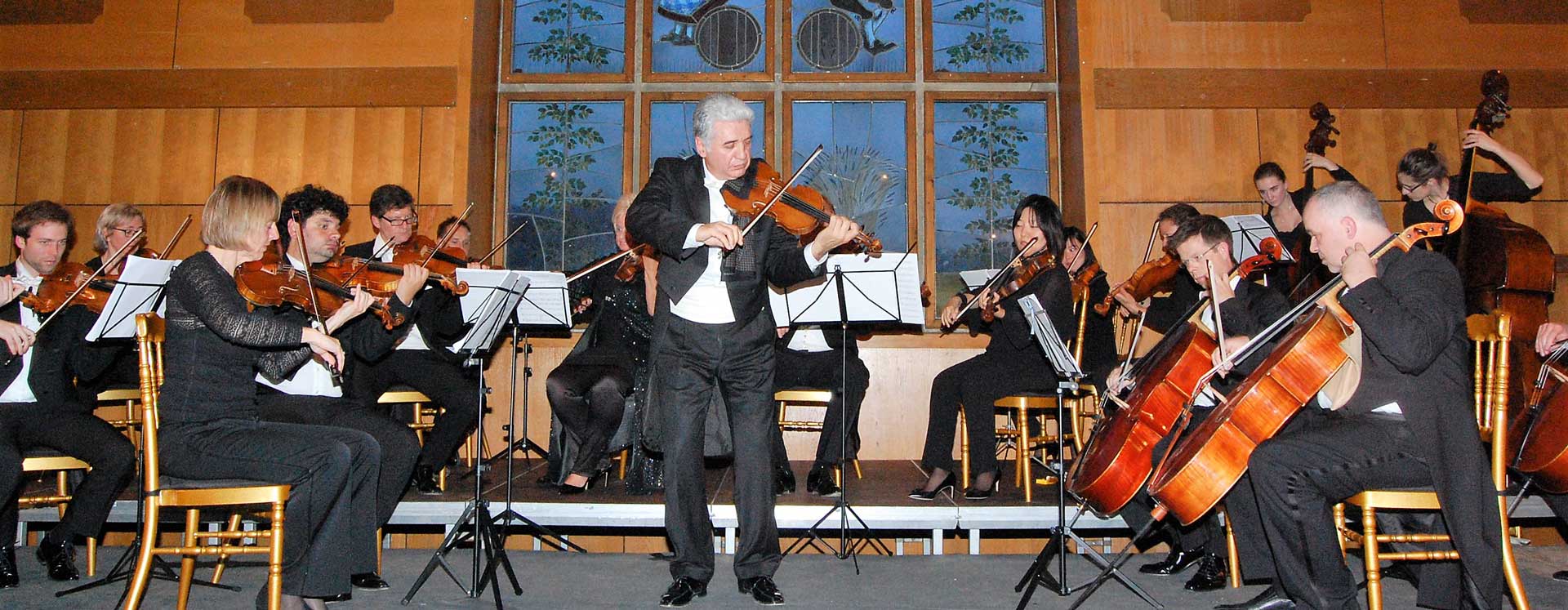 Sreten Krstić mit dem Gasteig-Orchester München (Foto: ©I. Schmailzl)