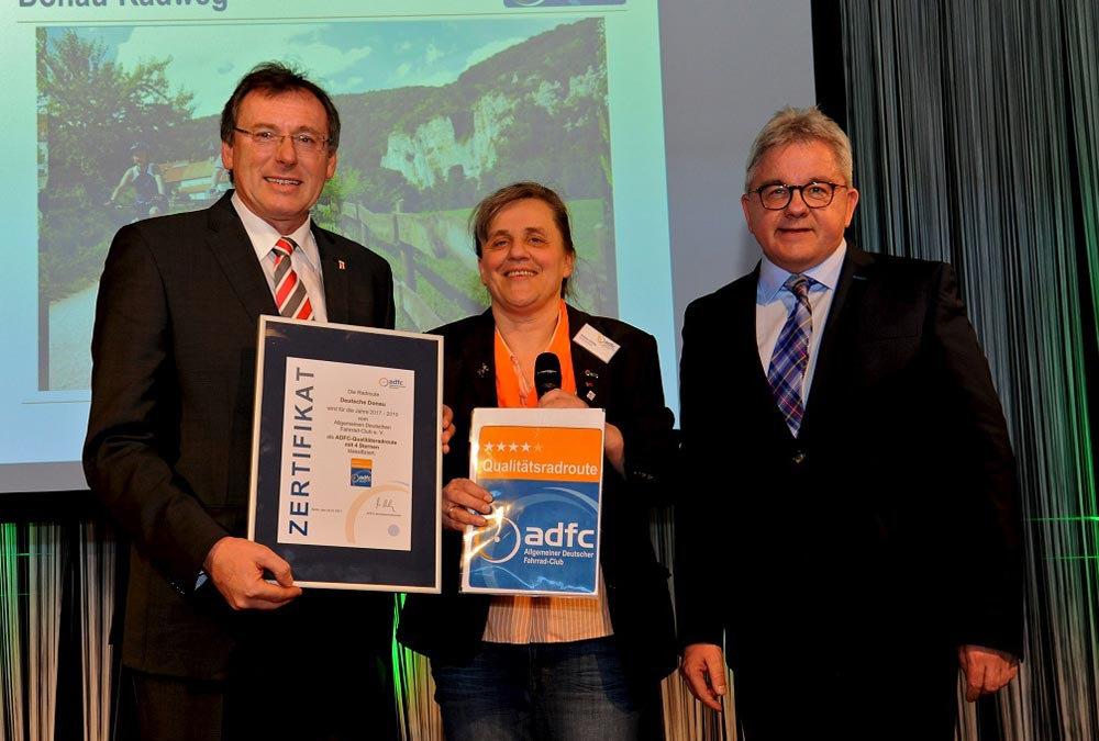 Vier Sterne Radweg Verleihung Zertifikat Foto ARGE Deutsche Donau