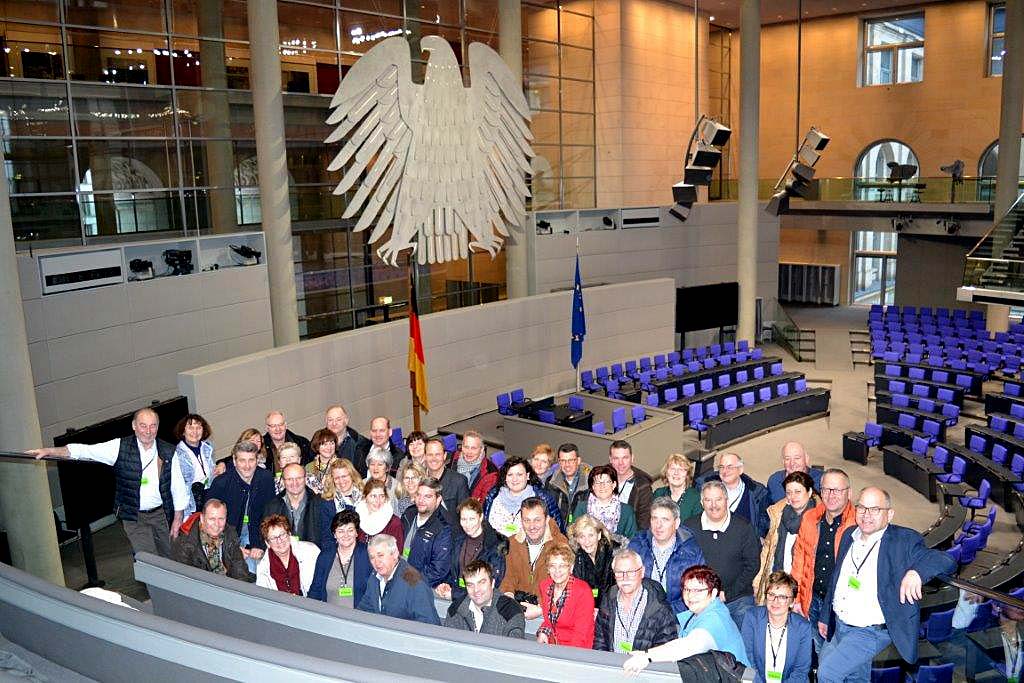 Die Reisegruppe im Bundestag (Foto: CSU-Bad Abbach)