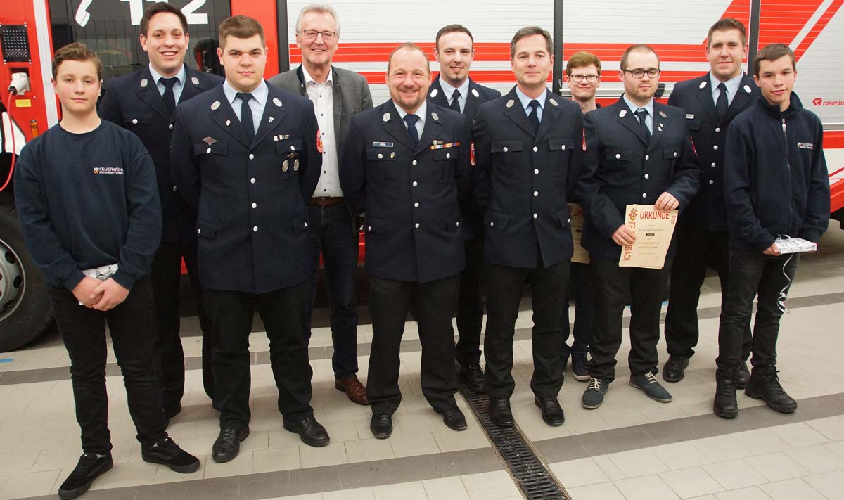 Die Amtsinhaber der Freiwilligen Feuerwehr Bad Abbach, einige davon in neuen Ämtern. (Foto: Andreas Schambeck)