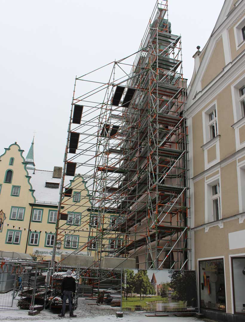 Der Gerüst Turmbau zu Abensberg (Foto: Ingo Knott/Stadt Abensberg)