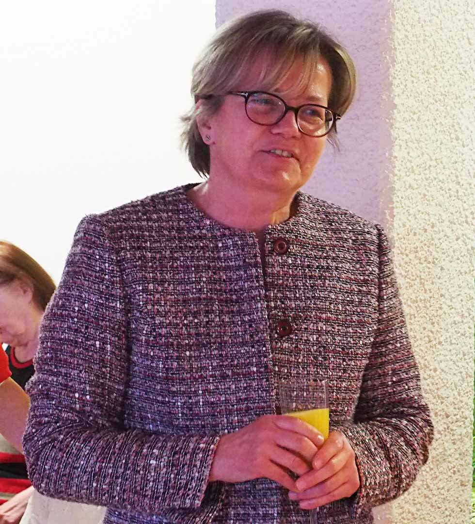 Anne Janisch, die Leiterin der BRK-Seniorenwohnanlage am Lugerweg wünschte wünschte allen ein gutes Jahr 2019, vor allem Gesundheit, Zufriedenheit und Glück (Foto: br-medienagentur)