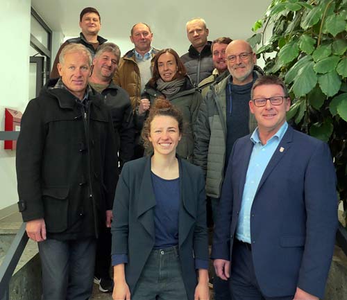 Die Mitglieder der projektbegleitenden Arbeitsgruppe des Biotopverbundprojekts Mainburg.  (Foto: Renate Kemmeter/Stadt Mainburg)