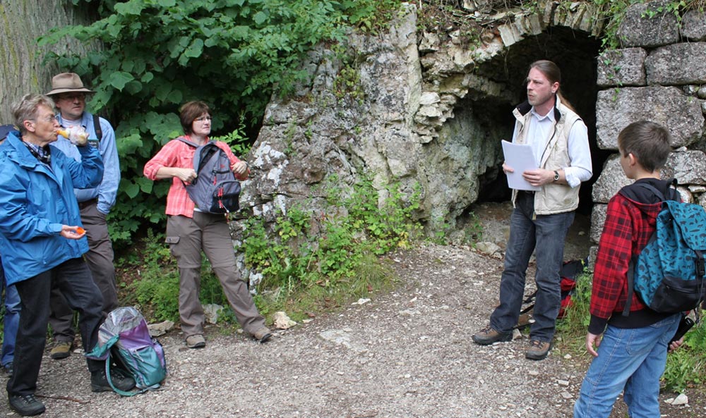 Archäologische Wanderung untere Klausenhöhle FotoArch