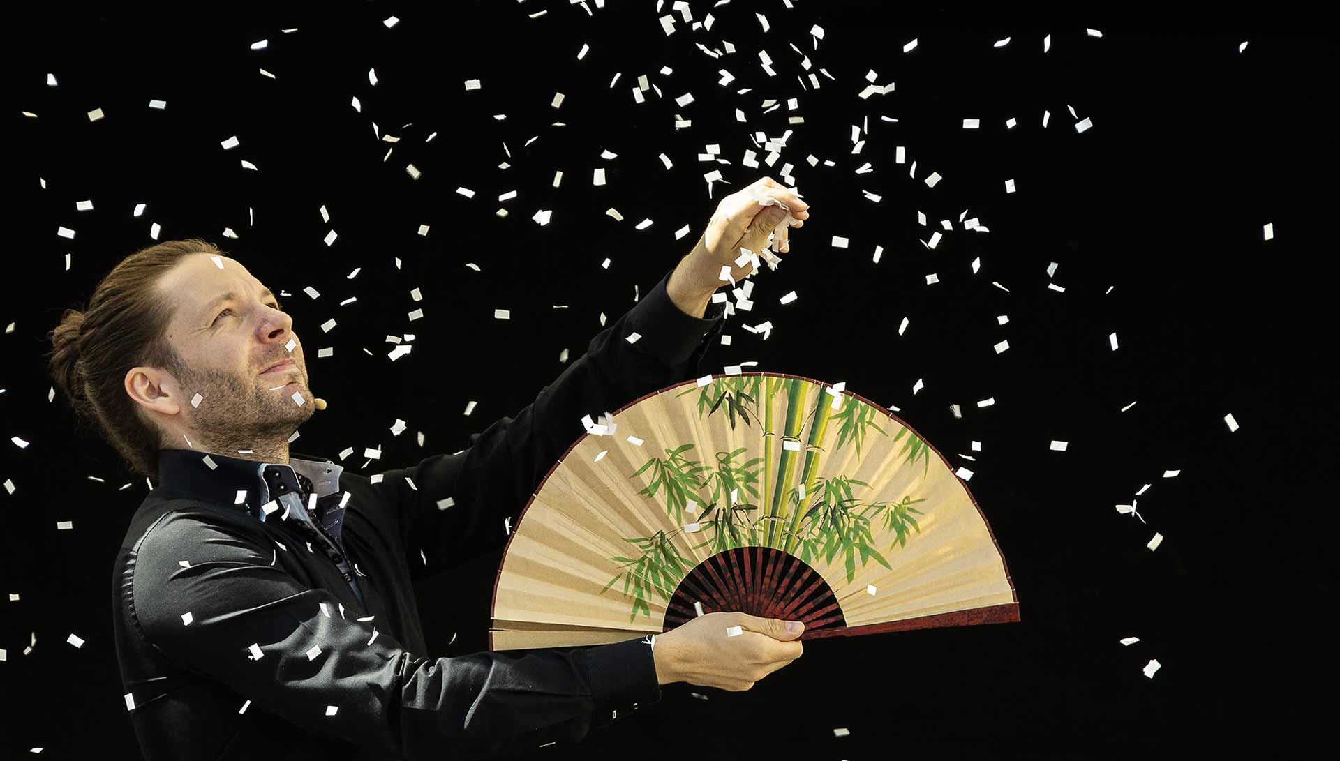 Der international renommierte Magier Sebastian Nicolas wird das Publikum verzaubern (Foto: Peter Litvai)