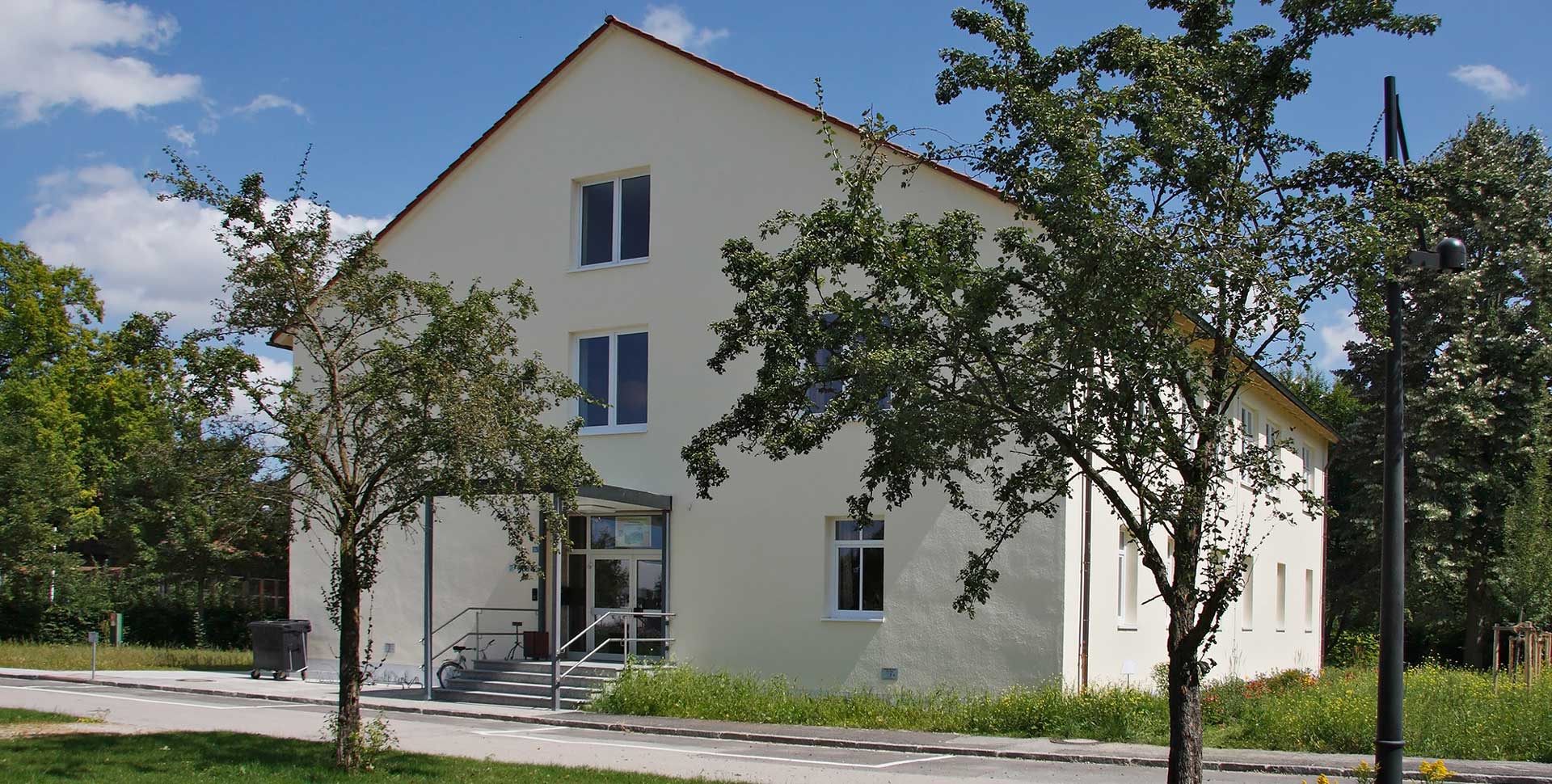 Die Fachschule für ökologischen Landbau. Das Wohnheim ist in einem separaten Gebäude untergebracht (Foto: Bezirk Niederbayern/Bäter)