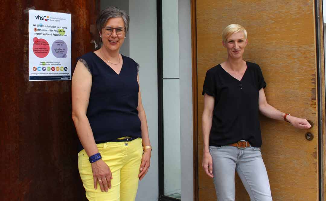 v.l.: Bildungsreferentin Dagmar Kellner und Vhs-Leiterin Katrin Koller-Ferch (Foto: Ingo Knott/Stadt Abensberg)