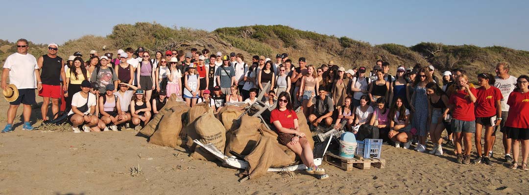 Beim Beachcleaning wurden 180 kg Plastikmüll am Strand gesammelt. (Foto: Daniel Holzwarth)