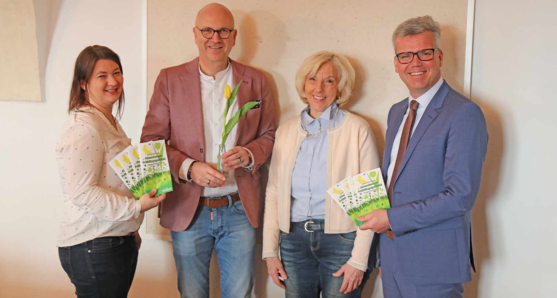 v.l.: Melanie Schmid, Dr. Uwe Brandl, Anna-Maria Tuscher-Sauer und Florian Krinninger (Foto: Jonas Gibis, Stadt Abensberg)