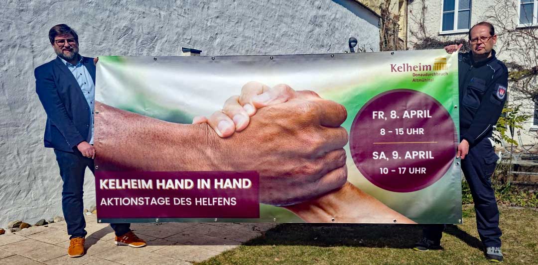 Arbeiten Hand in Hand – auch im Hinblick auf die kommenden Aktionstage des Helfens (v.l.n.r.): Der Erste Bürgermeister der Stadt Kelheim, Christian Schweiger, und Thomas Hamann. (Foto: ©Alkofer/Stadt Kelheim)