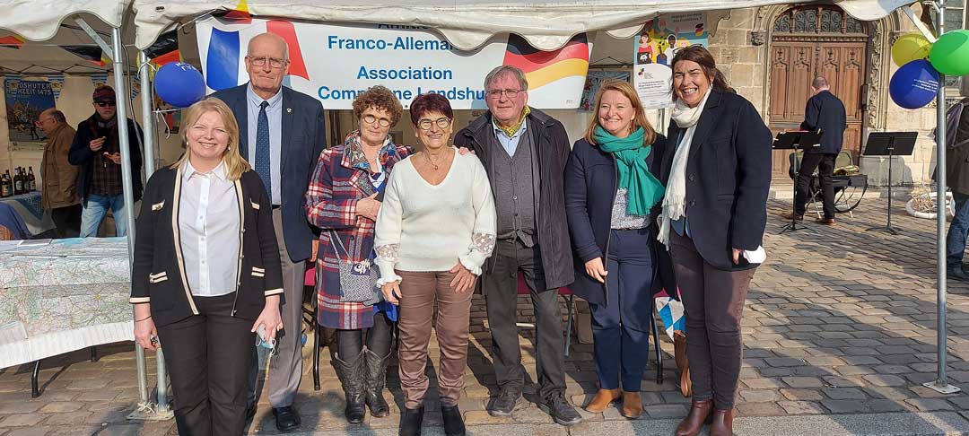 Das Organisationsteam des deutsch-französischen Freundschaftsfestes in Compiègne um 1. Vorsitzende Michèle Bilbault (Mitte) (Foto: Claude Herouard)