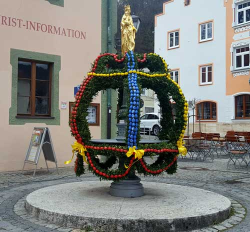 Osterbrunnen 2016 (Foto: Stadt Riedenburg/Tanja Roithmeier)