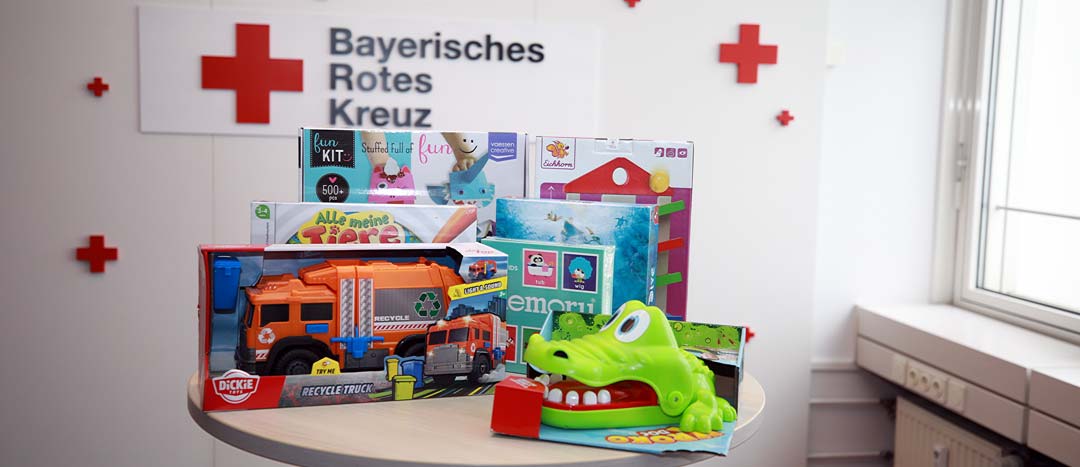 Ein Teil der umfangreichen Spende an Spielmaterial für die Kindertagesstätten des BRK (Foto: Bayerisches Rotes Kreuz)