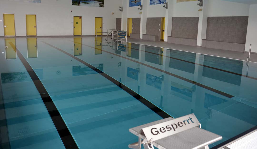Das Symbolbild zeigt die Lehrschwimmhalle Riedenburg (Foto: Lukas Sendtner/Landratsamt Kelheim)