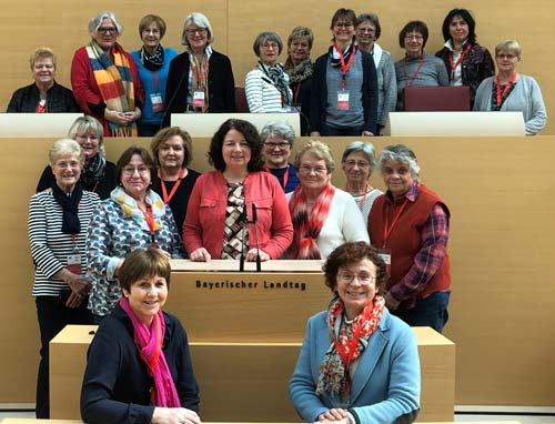 Die Besuchergruppe des Frauenbunds St. Pius mit SPD-Landtagsabgeordneter Ruth Müller (Mitte v. B.) (Foto: SPD-Niederbayern)