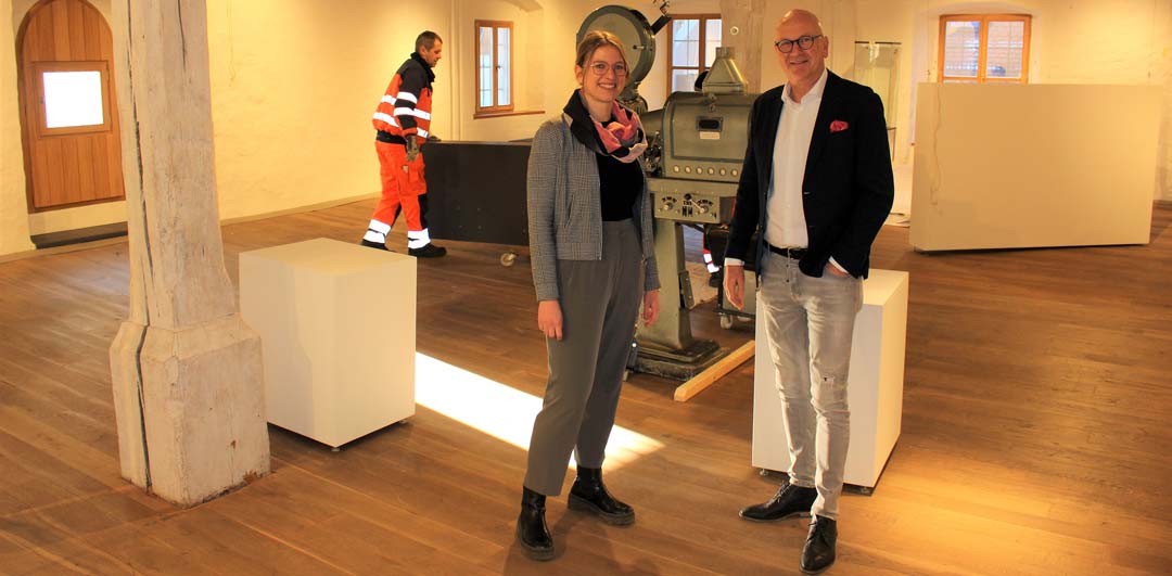 Beatrice Wichmann und Dr. Uwe Brandl im Herzogskasten - dem Stadtmuseum von Abensberg (Foto: Ingo Knott/Stadt Abensberg)