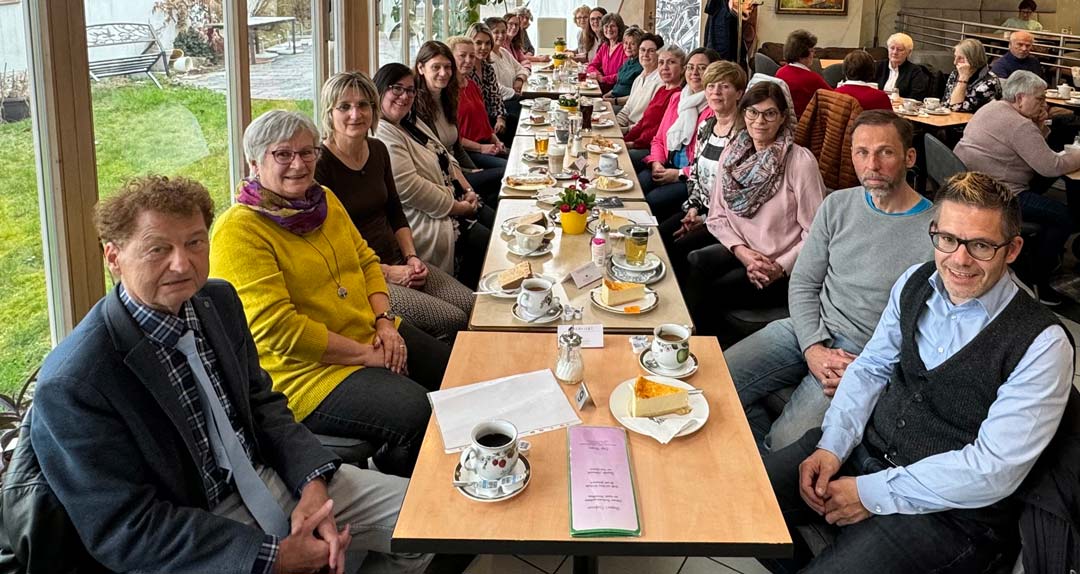 Die Sekretärinnen und die Verantwortlichen (Foto: Cafe Regner)