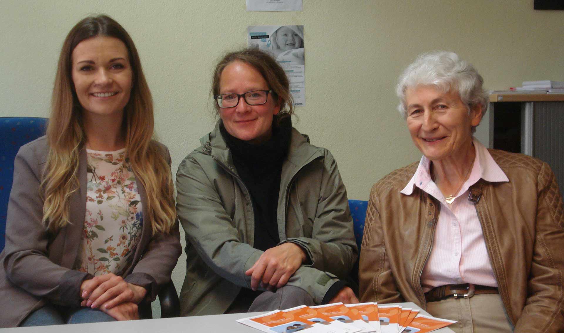 Zwei Beraterinnen von DONUM VITAE mit Dr. Gudrun Weida, der Bevollmächtigten von DONUM VITAE für den Landkreis Kelheim (Foto: I. Hirthammer)