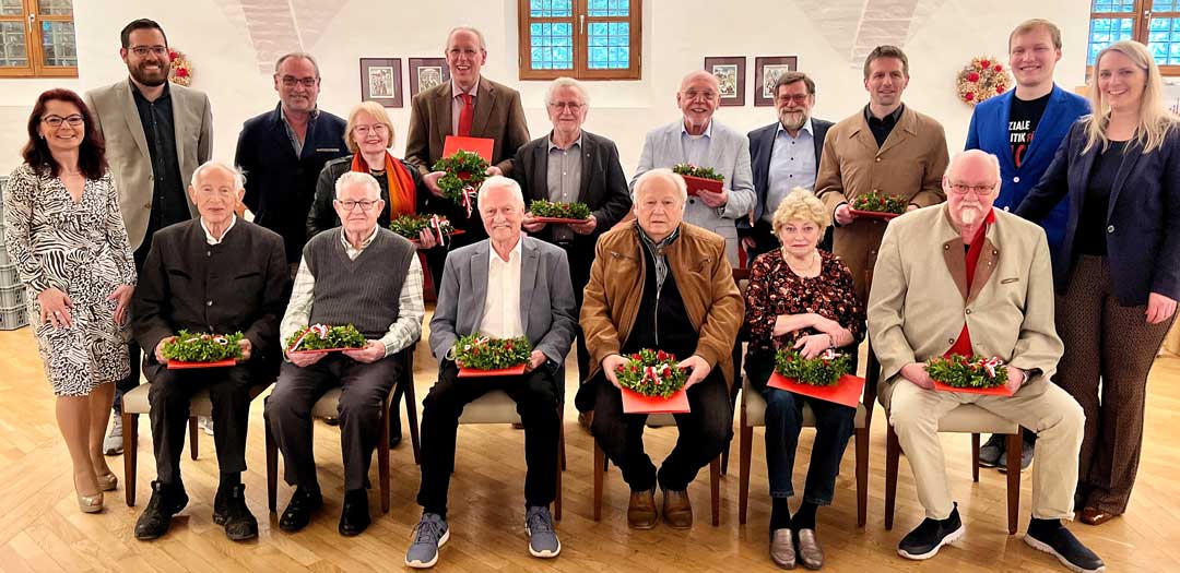 Die geehrten mit Vorstandsmitgliedern (Foto: SPD Landshut)