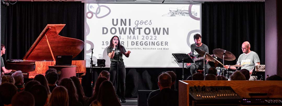 Die Uni Jazz Combo war für die musikalische Begleitung von „Uni goes Downtown“ verantwortlich.  (Foto: © Universität Regensburg/Julia Dragan)