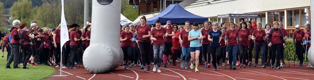 Der Frauenlauf samt Gesundheitstag am Samstag (29.04.) lockte viele Teilnehmerinnen und Besucherinnen in das Kelheimer Stadion (Foto: Lukas Sendtner/Landratsamt Kelheim)