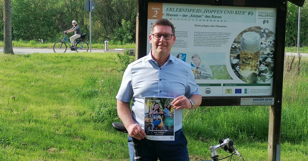 Bürgermeister Fichtner freut sich auf den Startschuss des Mainburger Stadtradelns am Wander- und Radltag auf dem „Erlebnispfad Hopfen und Bier“ am 04. Juni 2023.  (Foto: Stadt Mainburg)