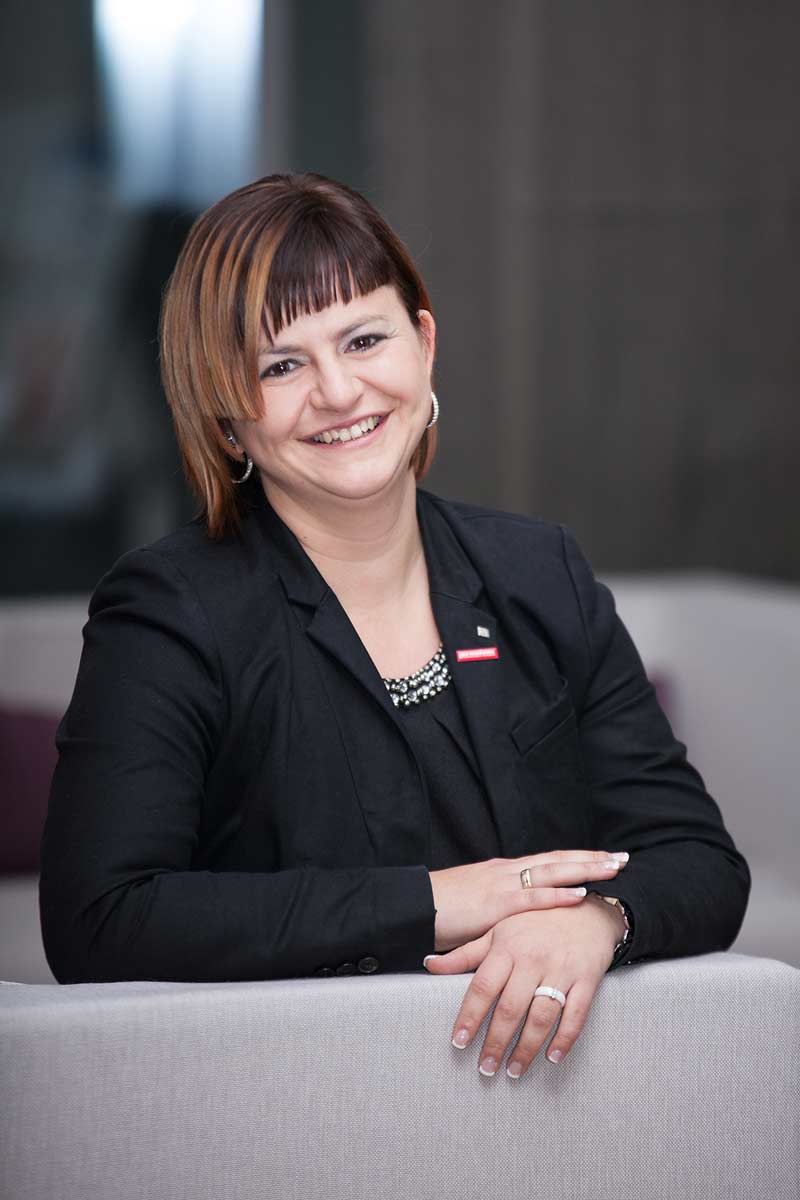 Friseurmeisterin Kathrin Zellner ist ab Januar neue Vizepräsidentin der Handwerkskammer Niederbayern-Oberpfalz. (Foto: Fotostudio Bosl)