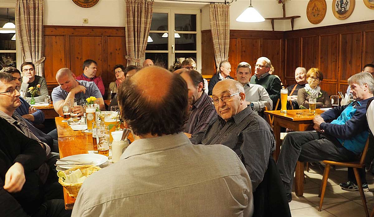 Das Interesse der Bürger war groß und demenstprechend der Brauereigasthof gut gefüllt mit Besuchern der Bürgerversammlung (Foto: br-medienagentur)