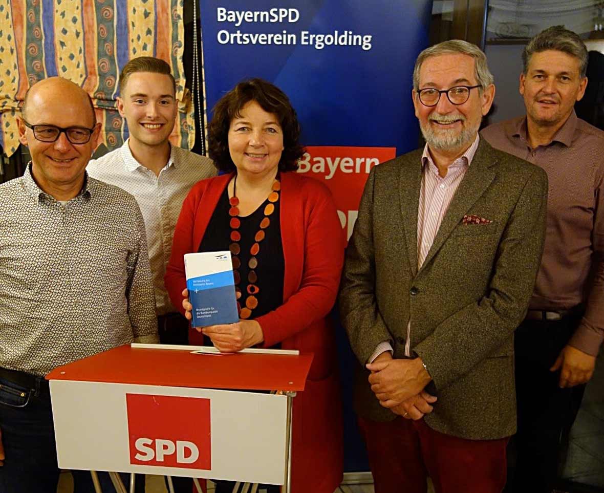 Martinigansessen SPD Ergolding v.l.: Sebastian Hutzenthaler, Manuel Berger, Ruth Müller, Joachim Czichon, Peter Forstner (Foto: SPD-Niederbayern)