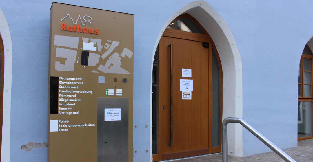 Eingangsbereich des Rathauses von Abensberg (Foto: Ingo Knott/Stadt Abensberg)